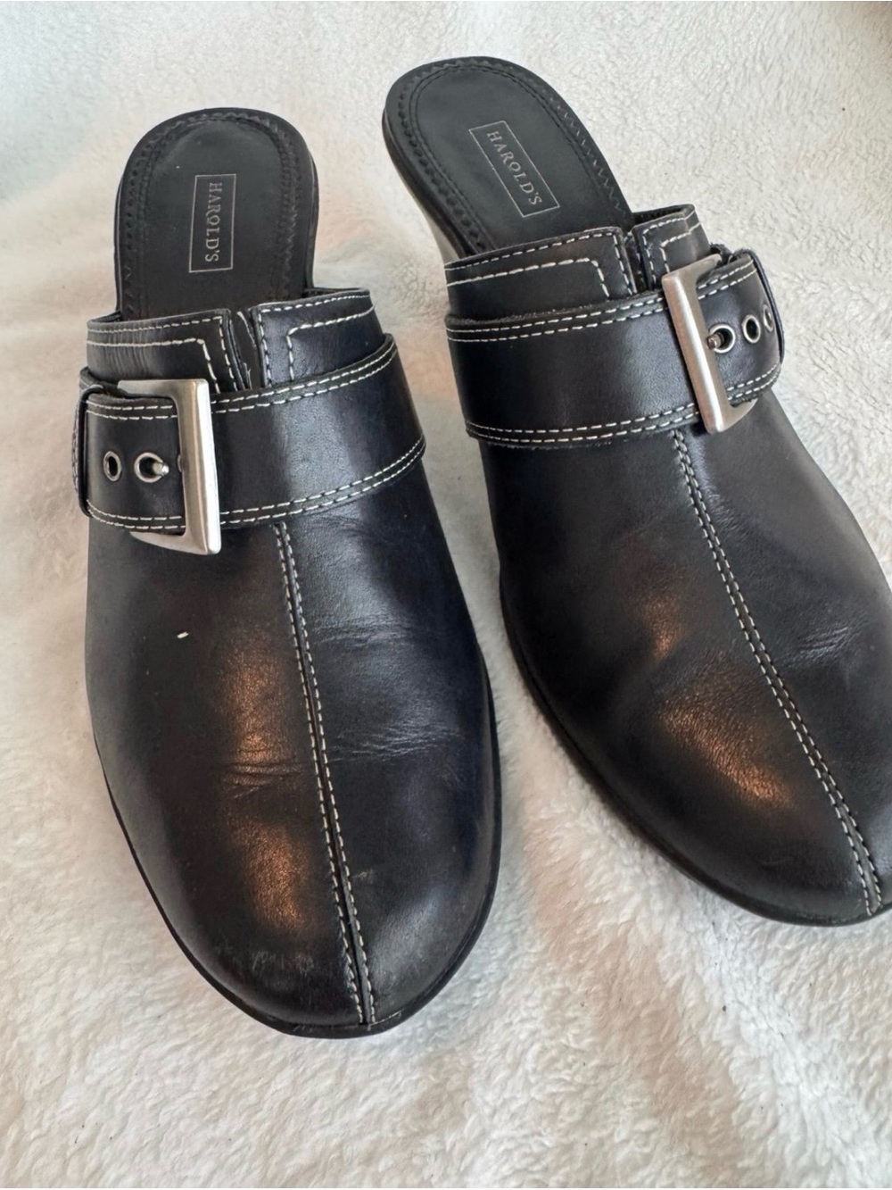 Harold's Women’s Black Leather Slip-On Mules with Buckle